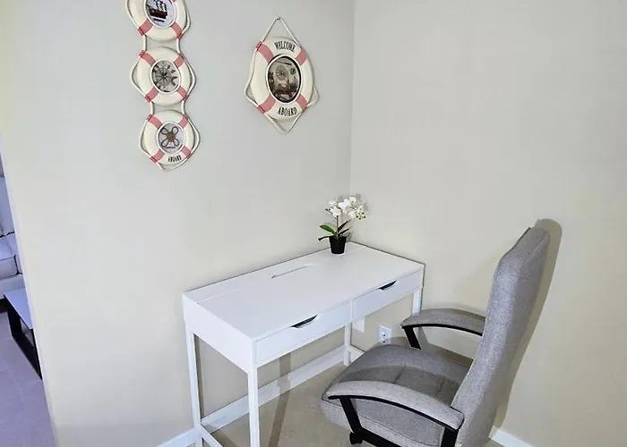 Διαμέρισμα Beachfront Premium With Sunset, Pools & Sea View