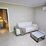 Beachfront Premium With Sunset, Pools & Sea View Apartamento